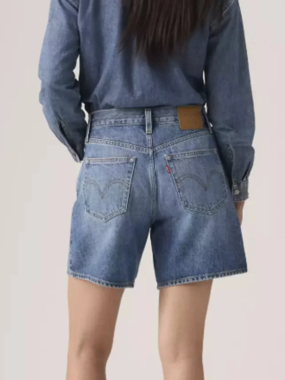 Levi's Women's High Rise Baggy Jean Denim Shorts in Medium Wash Size 25